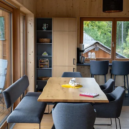 Holzhaus Zum Schwarz'n Aurach am Hongar