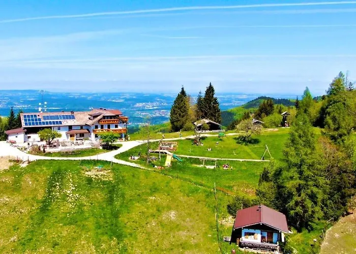 Holzhaus Zum Schwarz'n * Aurach am Hongar