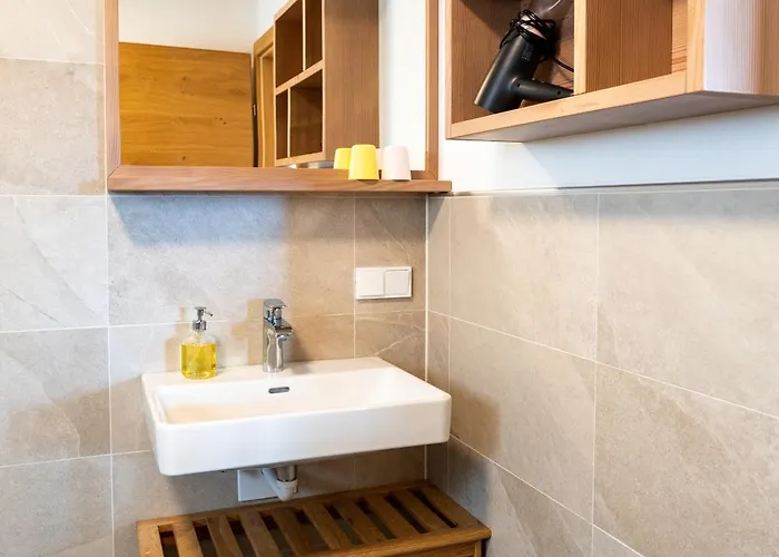 Holzhaus Zum Schwarz'n * Aurach am Hongar